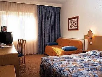 הית'רו Novotel London Heathrow Airport M4 Jct. 4 מלון