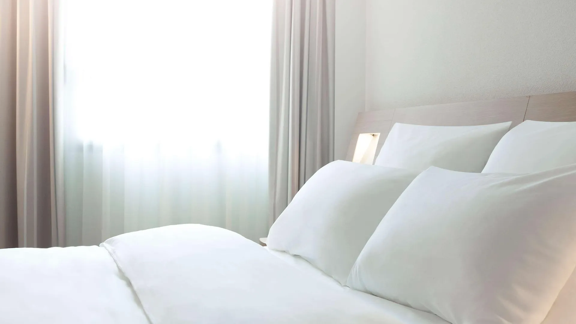 הית'רו Novotel London Heathrow Airport M4 Jct. 4 מלון