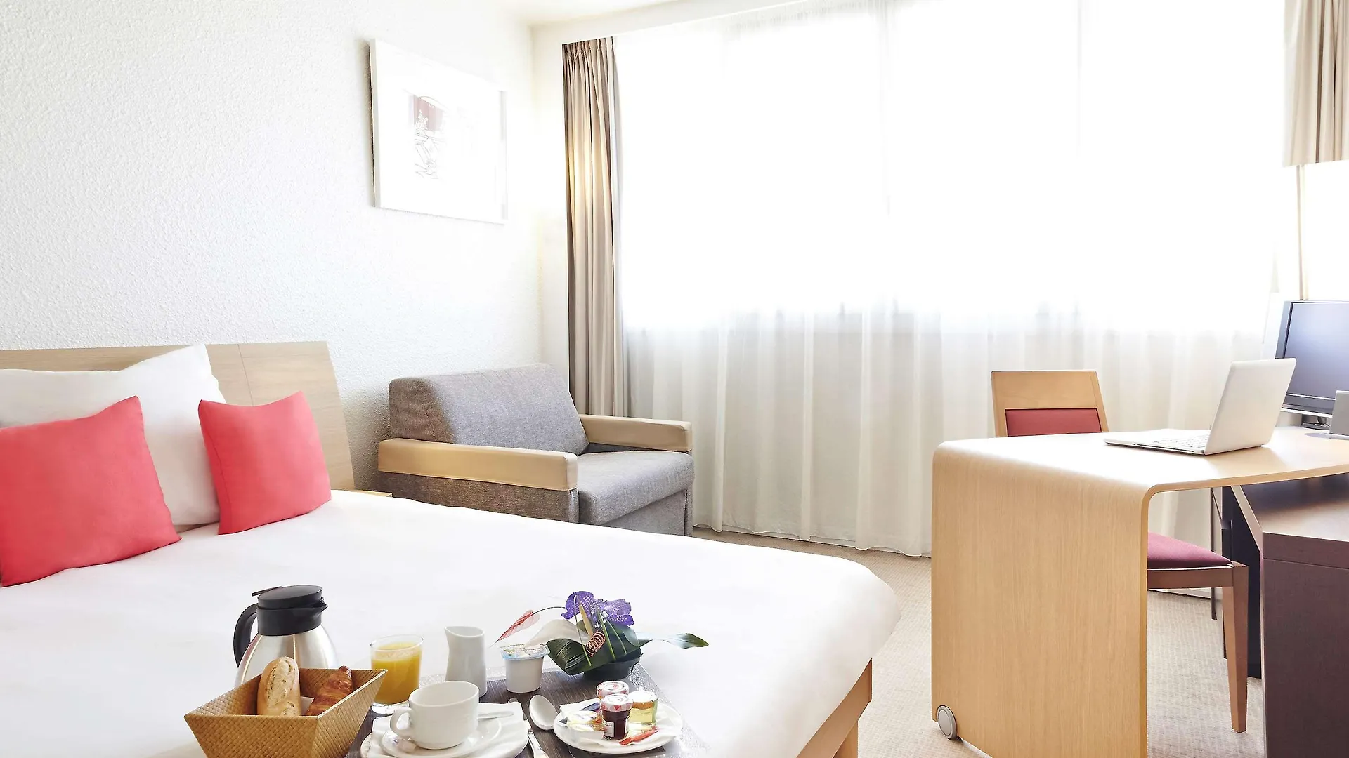 הית'רו Novotel London Heathrow Airport M4 Jct. 4 בריטניה