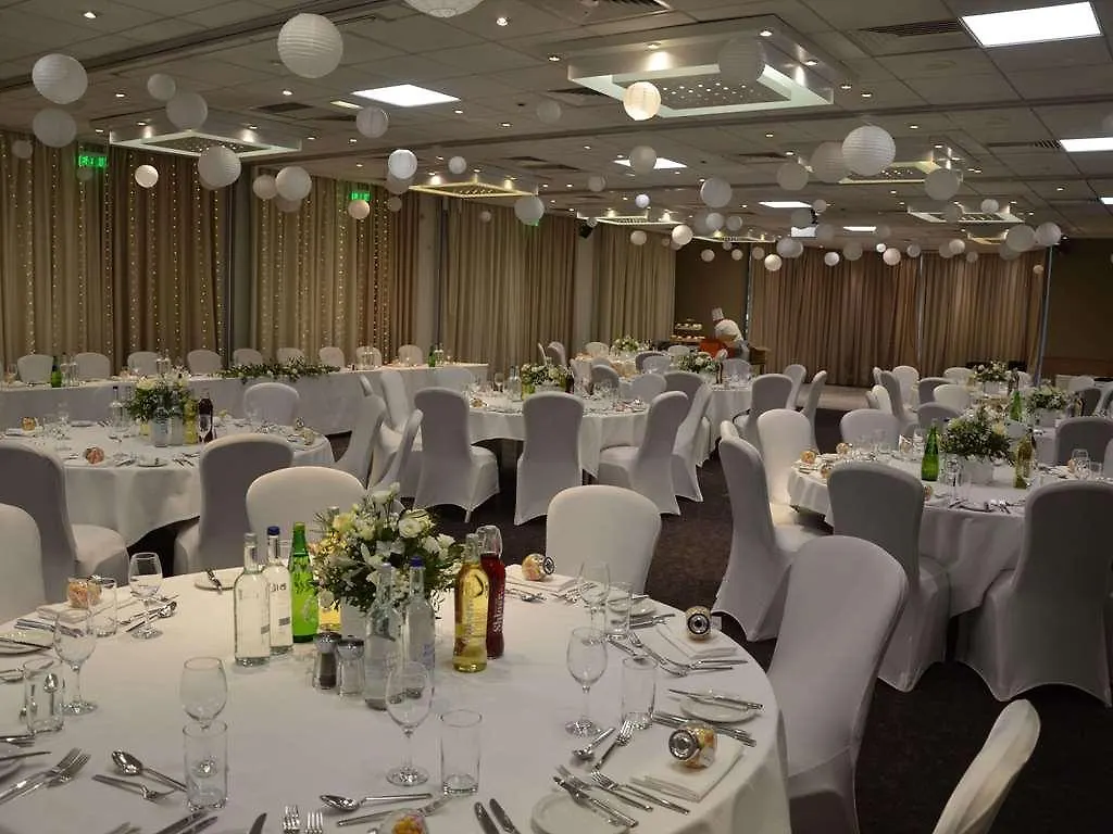 הית'רו Novotel London Heathrow Airport M4 Jct. 4 4*,