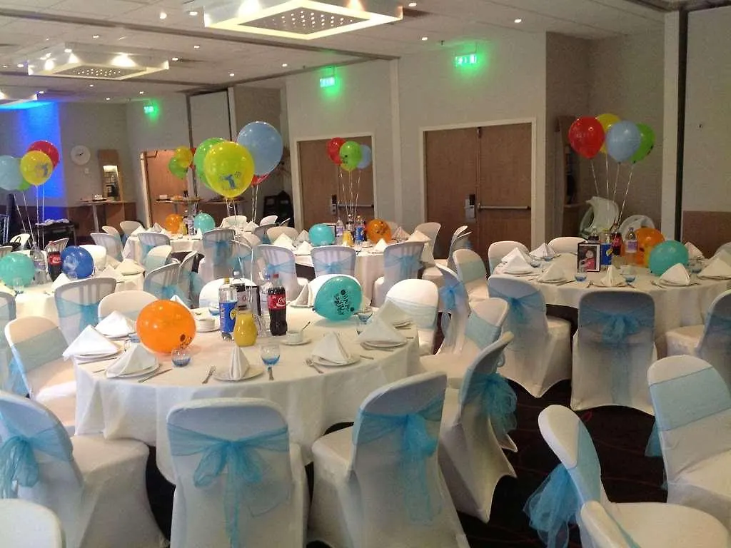 **** מלון הית'רו Novotel London Heathrow Airport M4 Jct. 4 בריטניה