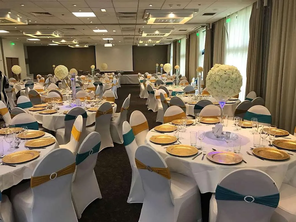 הית'רו Novotel London Heathrow Airport M4 Jct. 4 מלון