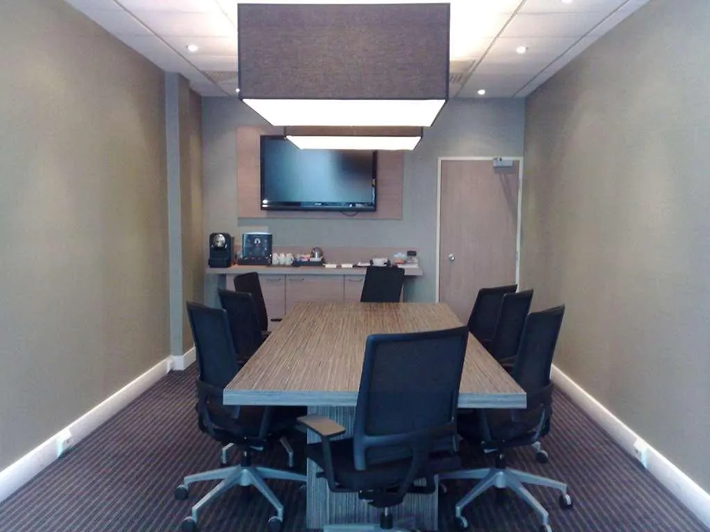 הית'רו Novotel London Heathrow Airport M4 Jct. 4 בריטניה