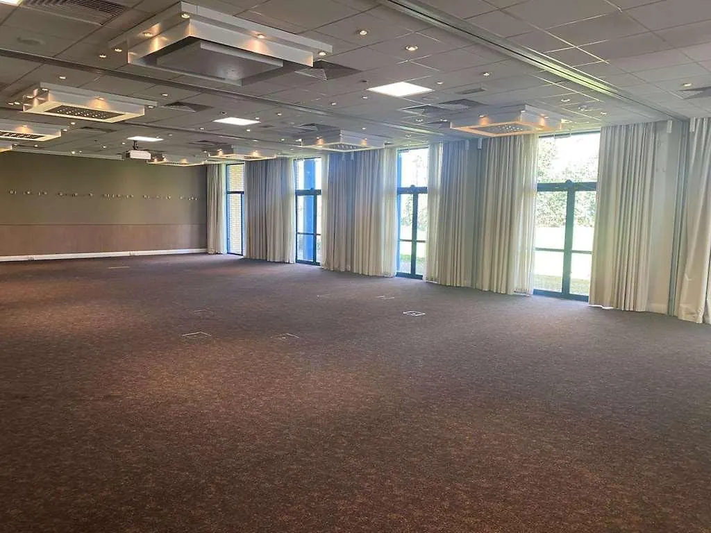 הית'רו Novotel London Heathrow Airport M4 Jct. 4 מלון