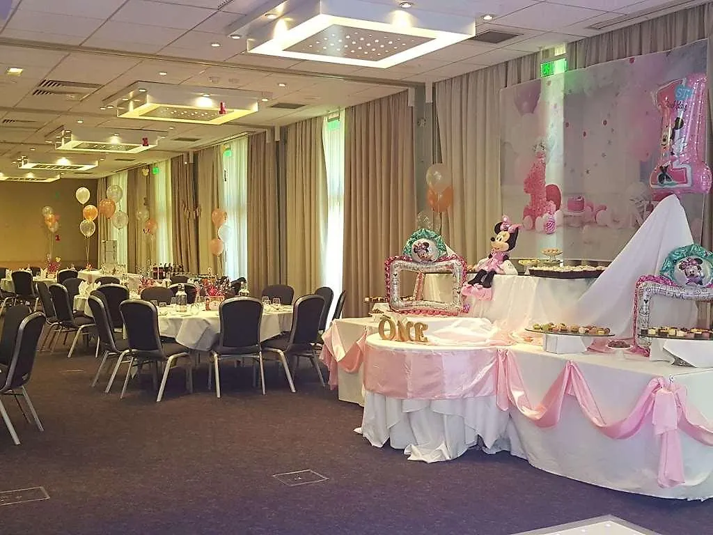 הית'רו Novotel London Heathrow Airport M4 Jct. 4 4*,