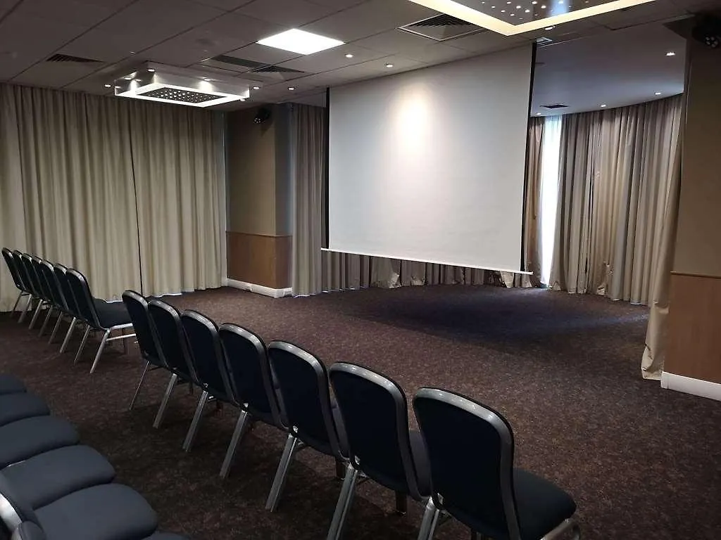 הית'רו Novotel London Heathrow Airport M4 Jct. 4