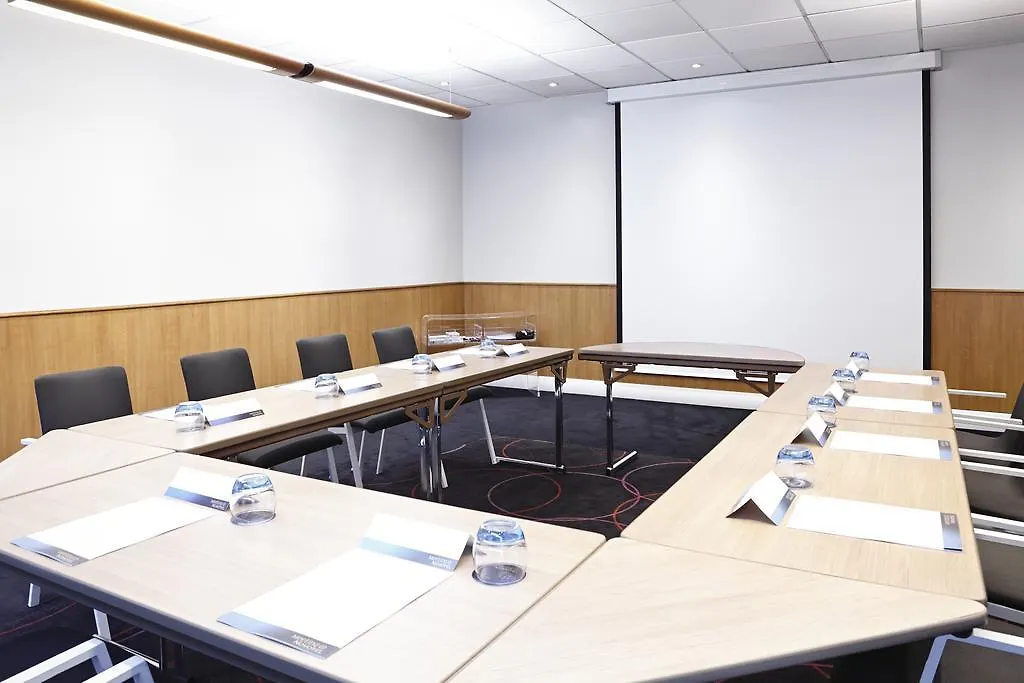 הית'רו Novotel London Heathrow Airport M4 Jct. 4