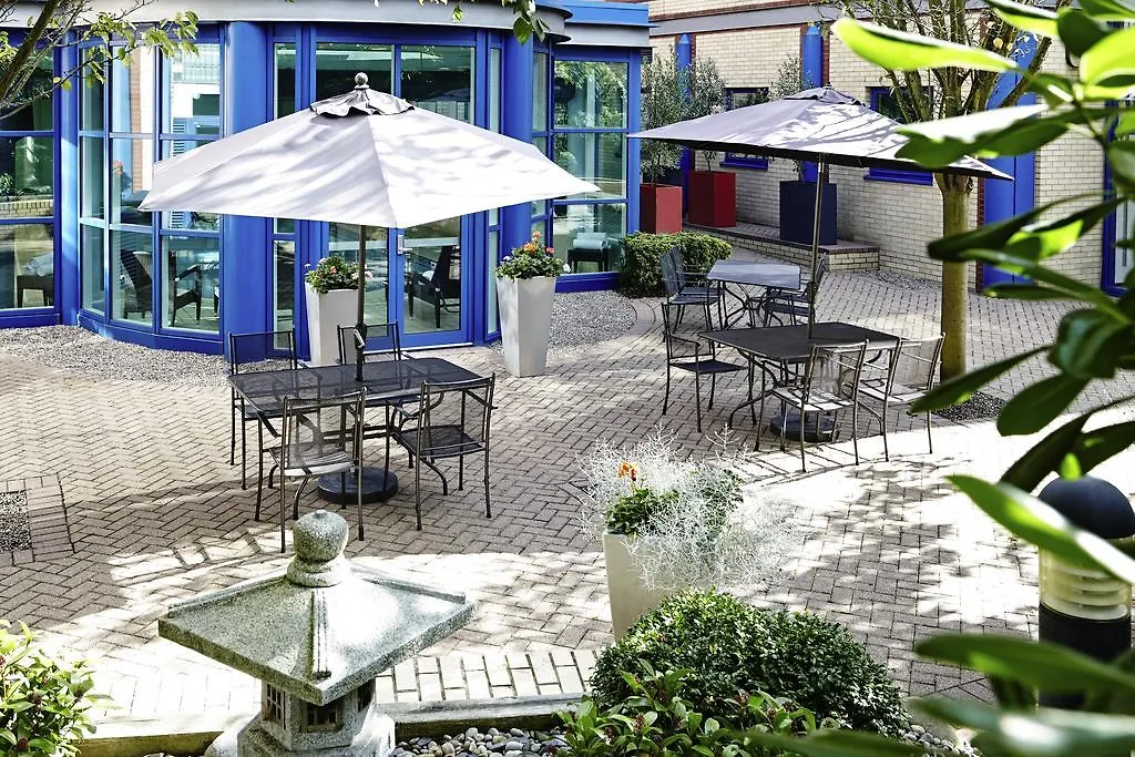 הית'רו Novotel London Heathrow Airport M4 Jct. 4 4*,  בריטניה