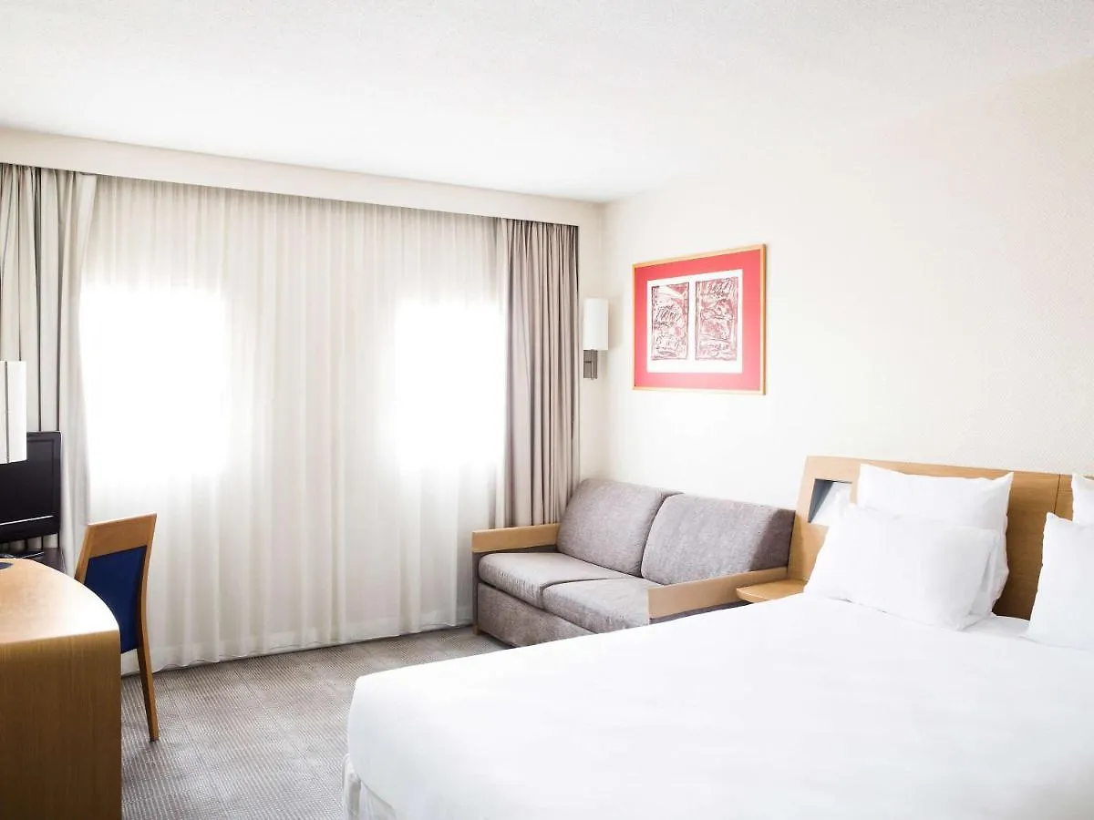 הית'רו Novotel London Heathrow Airport M4 Jct. 4 4*,  בריטניה